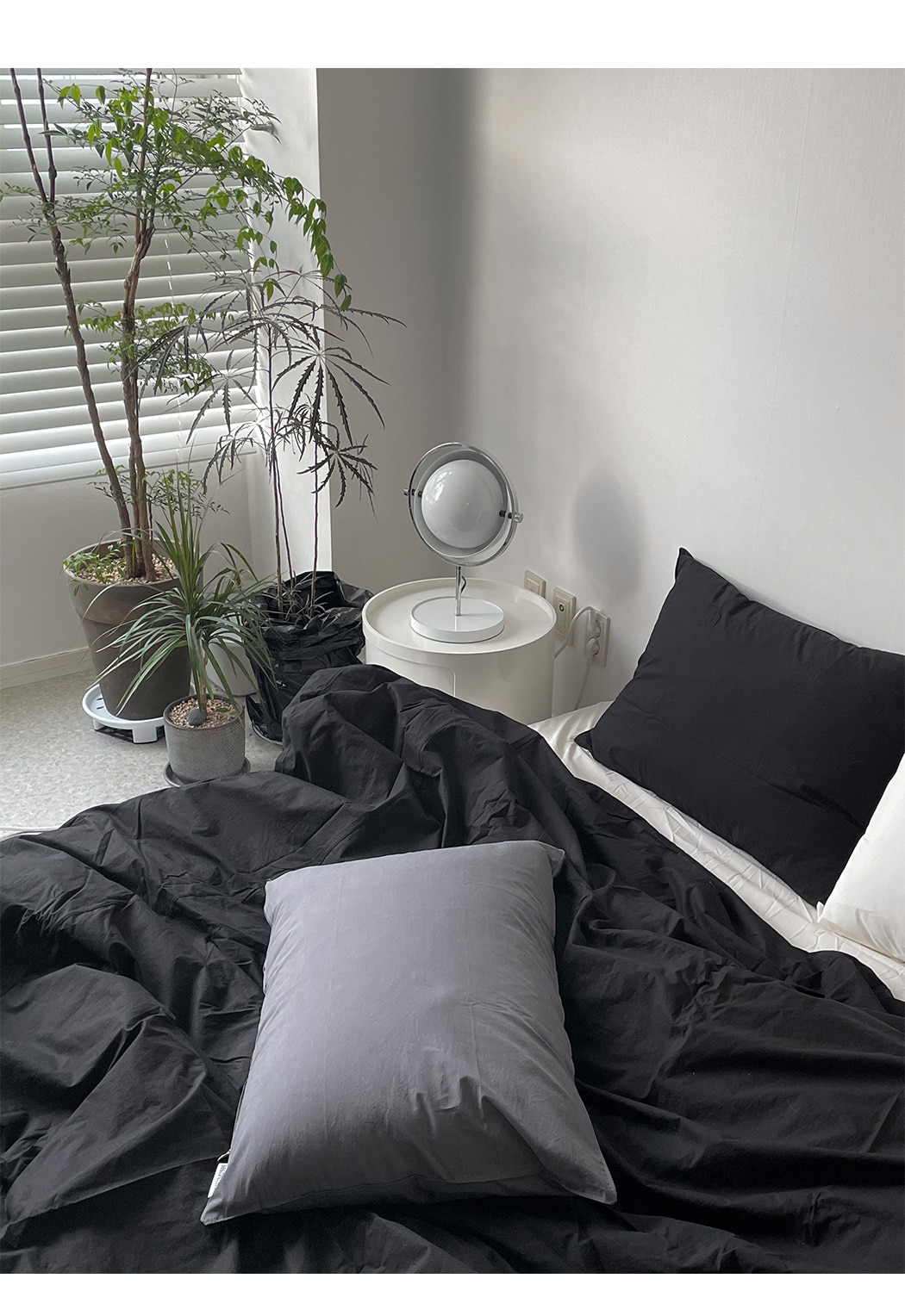 urbane_black_ebul_07.jpg
