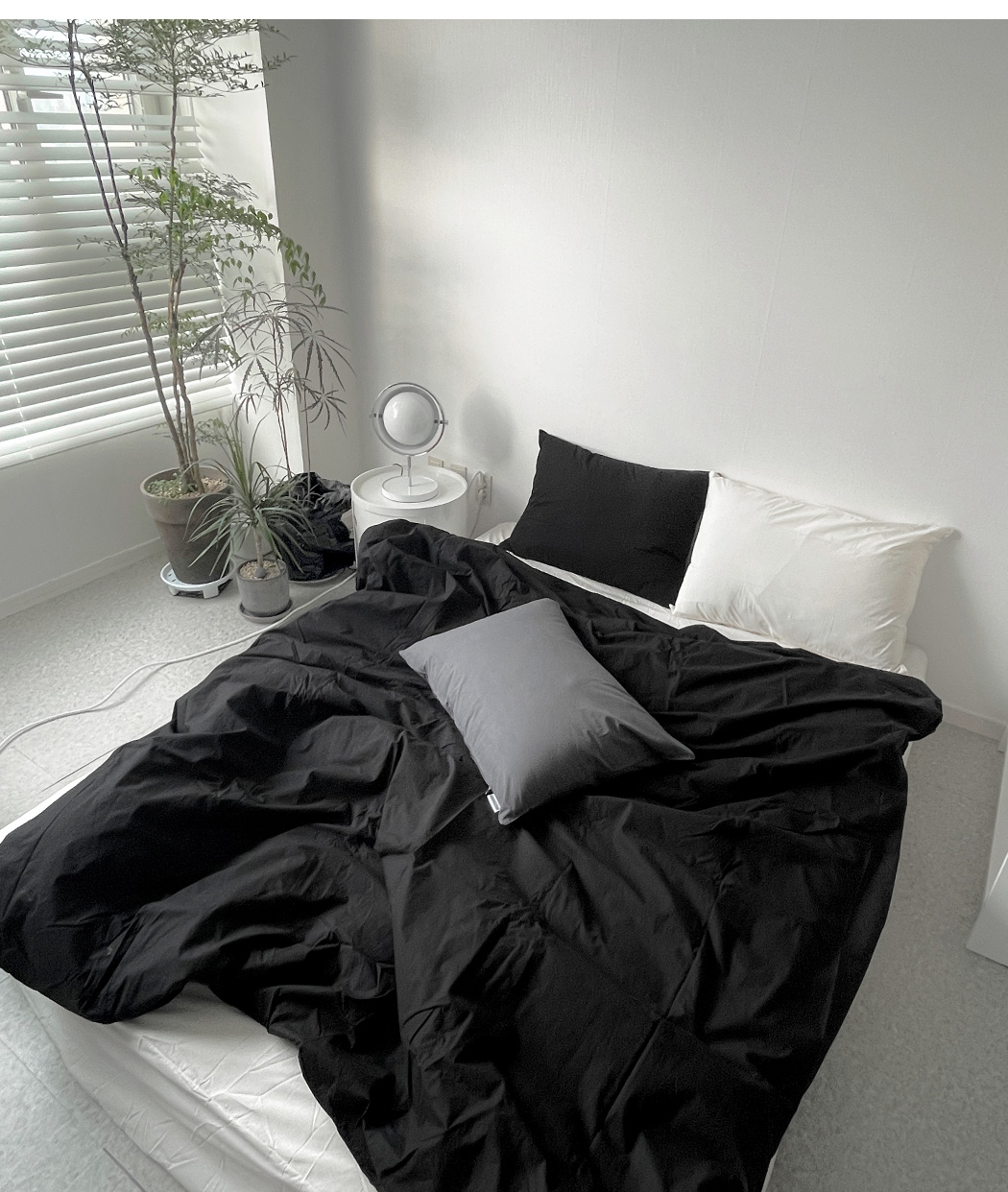 urbane_black_ebul_02.jpg