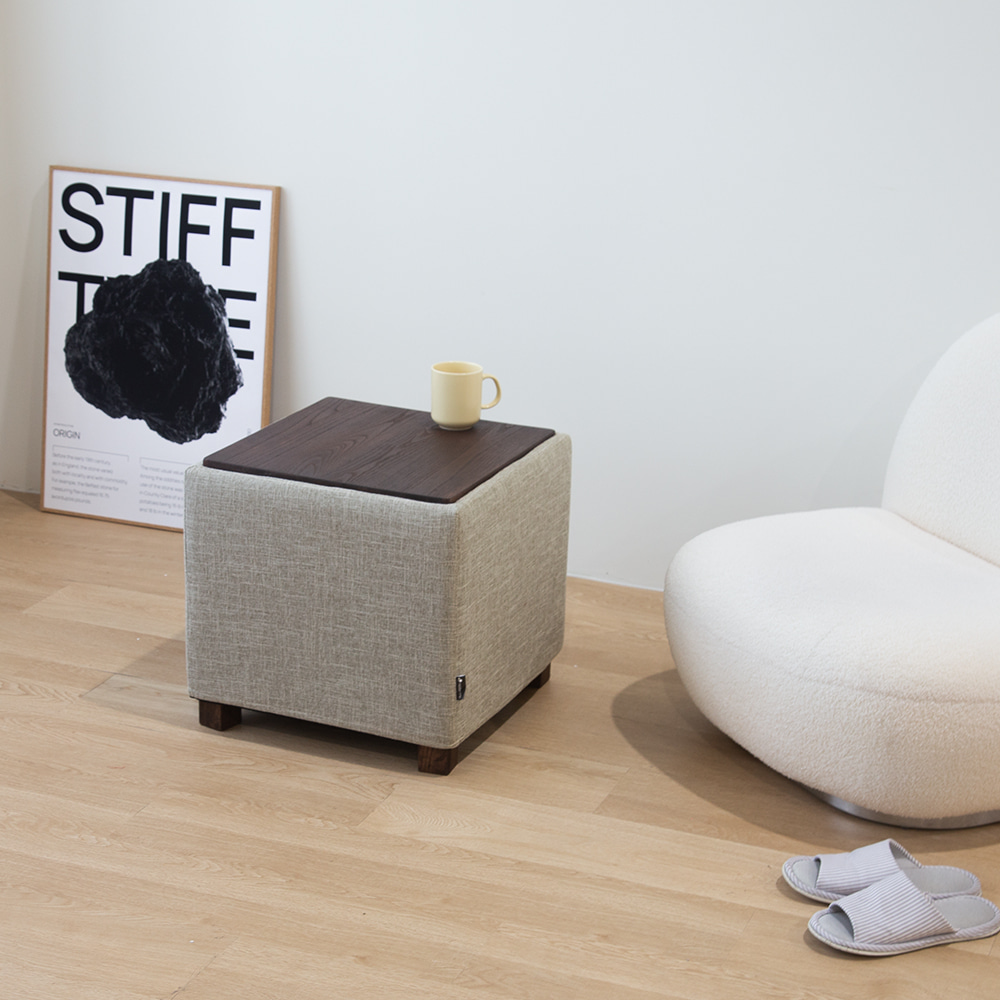 ari_stool_01.jpg